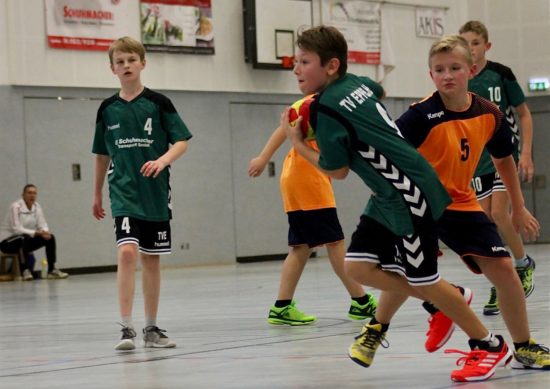 Ferienprogramm beim TVE: Kinder können Handball ausprobieren
